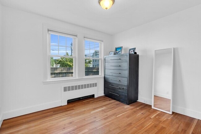 Building Photo - 898 Adams St