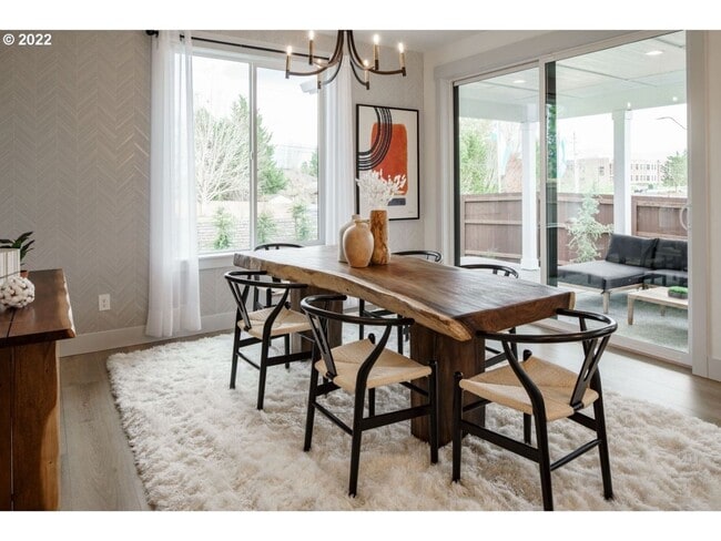 Building Photo - Charming Newer Model Home!