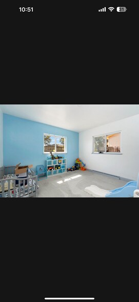 Building Photo - 3037 Lakeside Dr