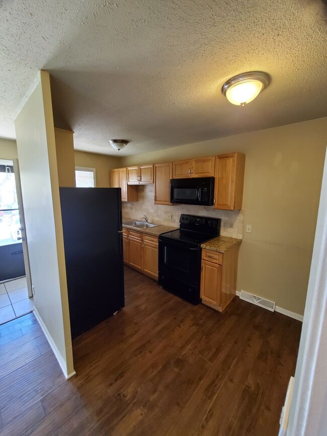 Building Photo - Super cute 1bed/1 bath $700.00 month in In...