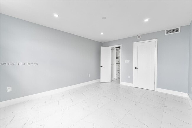 Building Photo - 2851 NE 183rd St