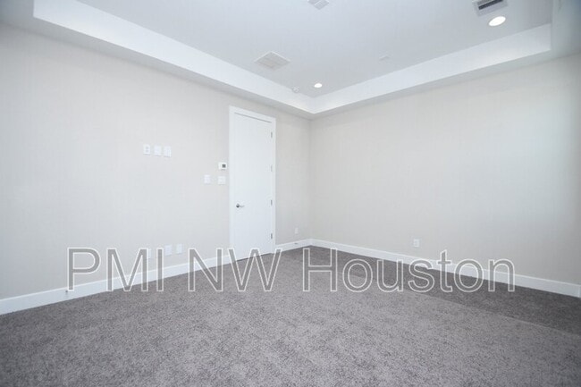 Building Photo - 5904 Gardendale Dr