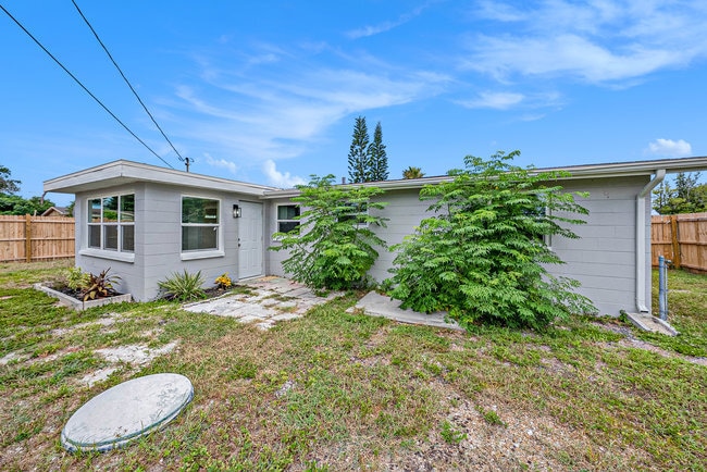 Building Photo - 4744 Guardian Ave