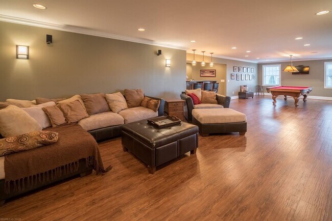 Building Photo - Charming Wyatt Farms Home with Stunning Vi...