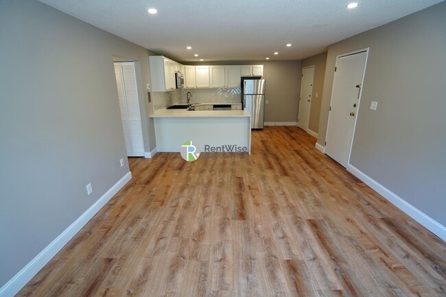 Building Photo - 965 Fellsway