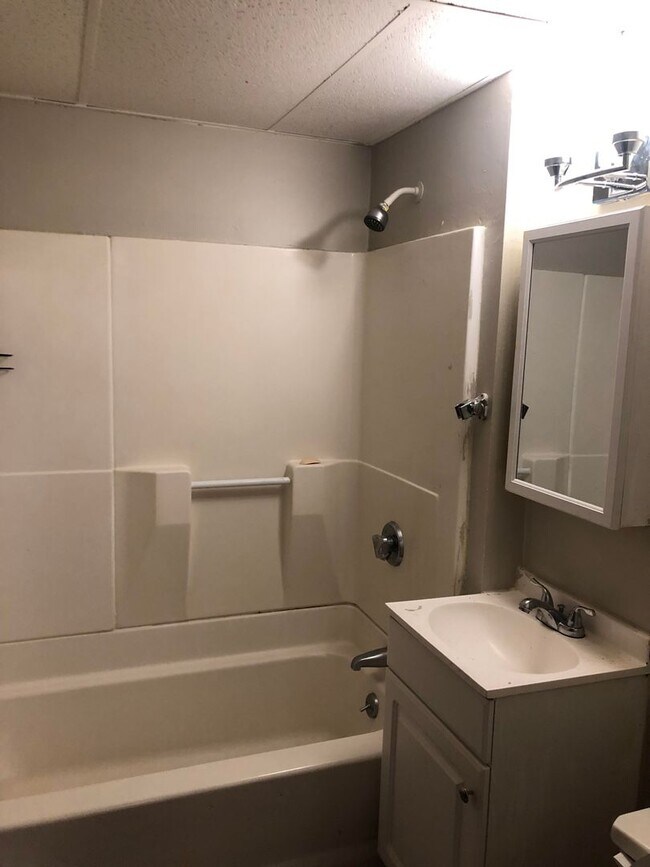 Building Photo - 19 Summerhill Ave