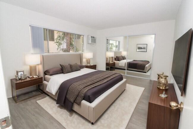 Building Photo - Encino Park West