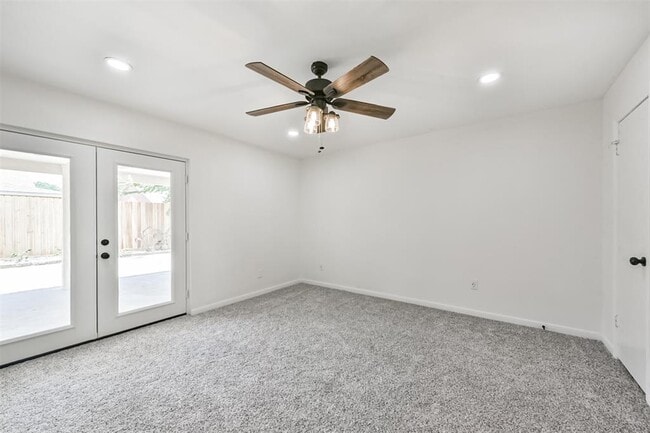 Building Photo - 210 Gentilly Dr