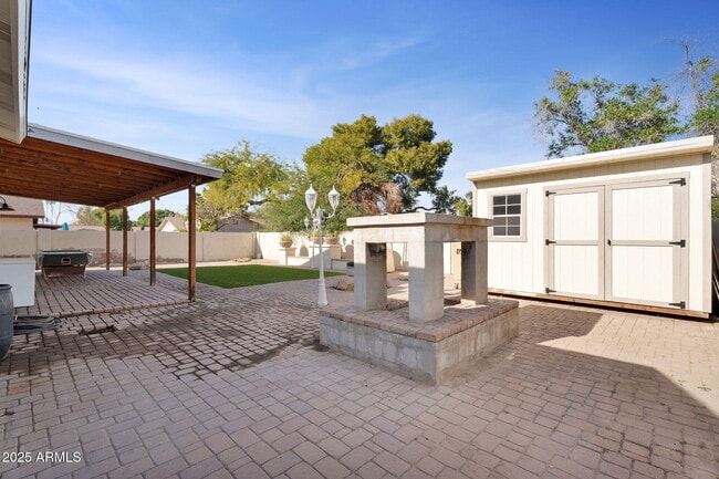 Building Photo - 2542 W Nopal Ave