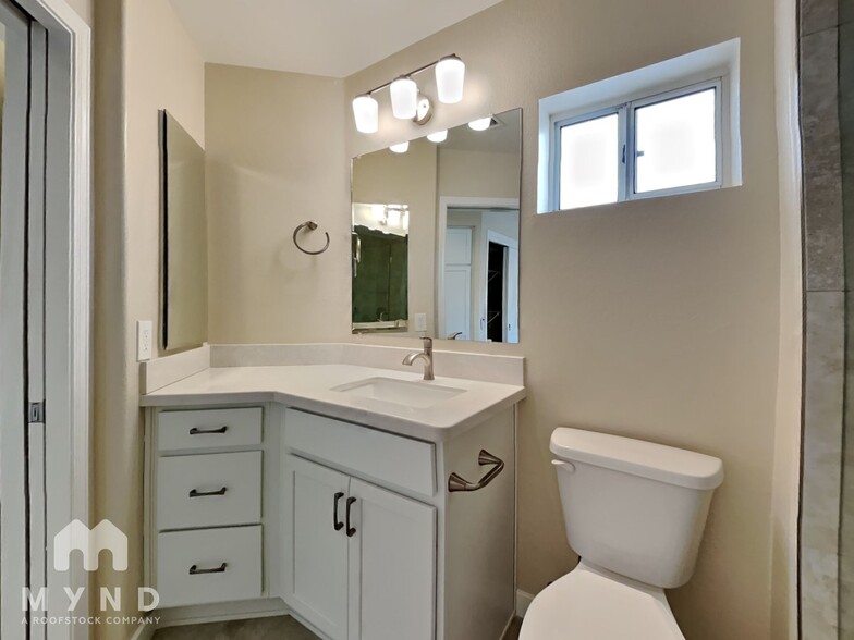 Building Photo - 21405 N 159th Dr