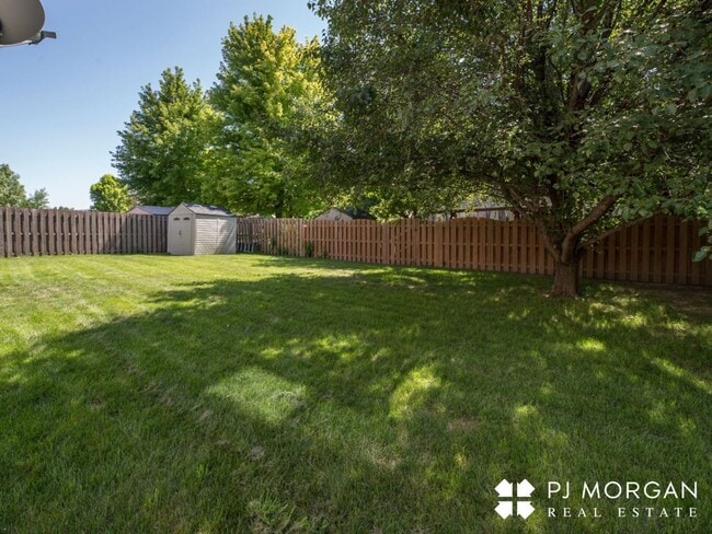 Building Photo - 4 bedroom, 3 bathroom - Available 10/14