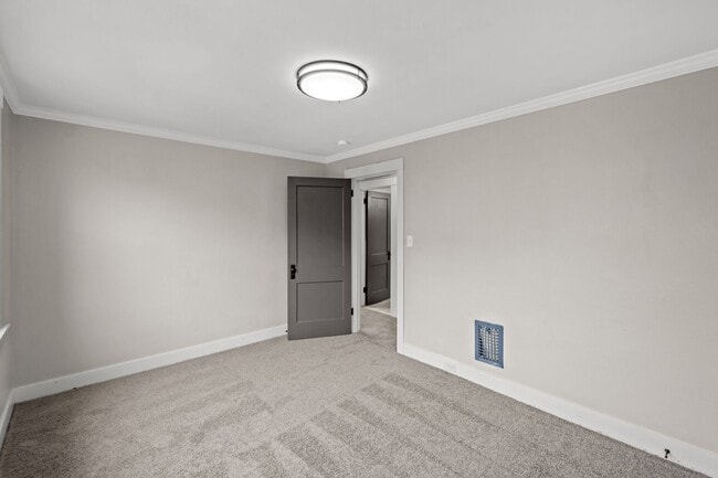 Building Photo - SCORE 1ST MONTH'S RENT FREE IF SIGNED BY APRIL 3! Spacious 3 bedroom home in Mt. Oliver available...