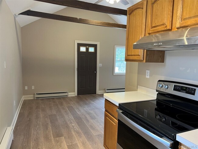 Building Photo - 6 Main St