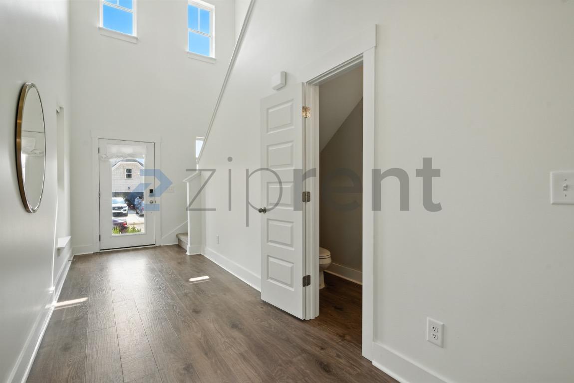 Building Photo - Unit