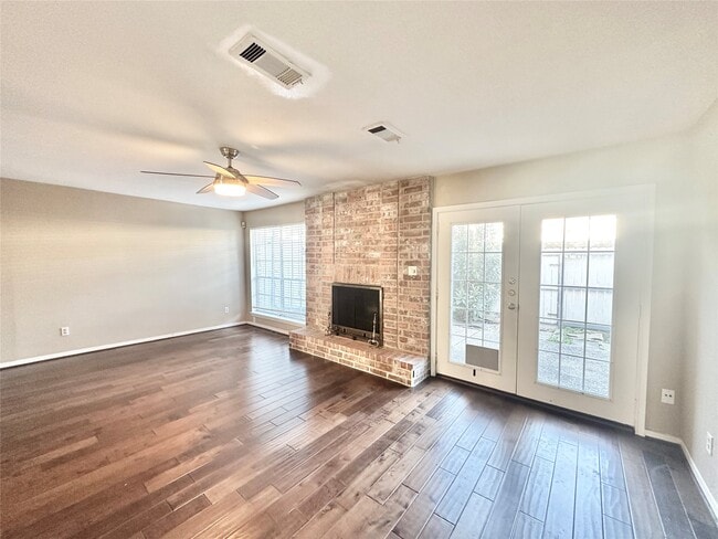 Building Photo - 10353 Briar Forest Dr