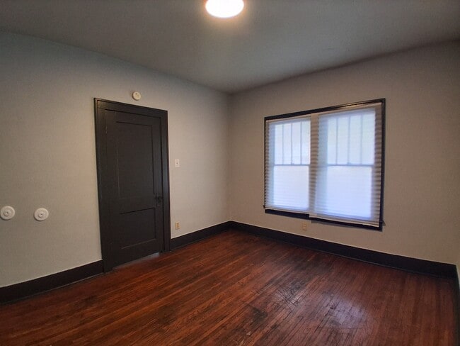 Building Photo - 9 State-S