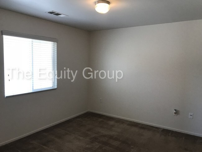 Building Photo - Upstairs unit located in Ashley Square!