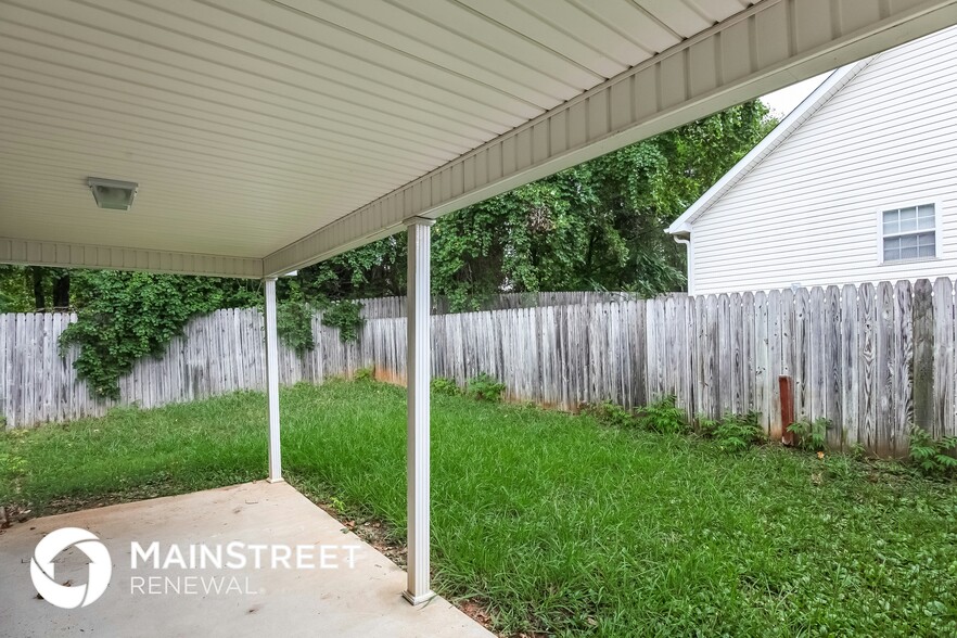 Building Photo - 1476 Lewisburg Pointe Dr