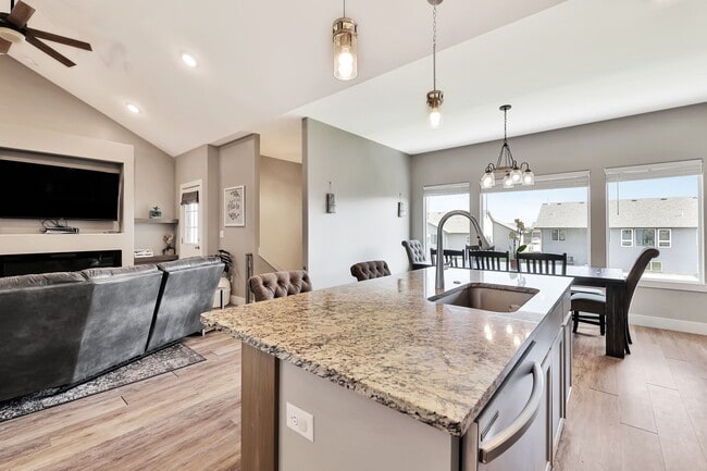 Building Photo - 3115 E Reiss Ct
