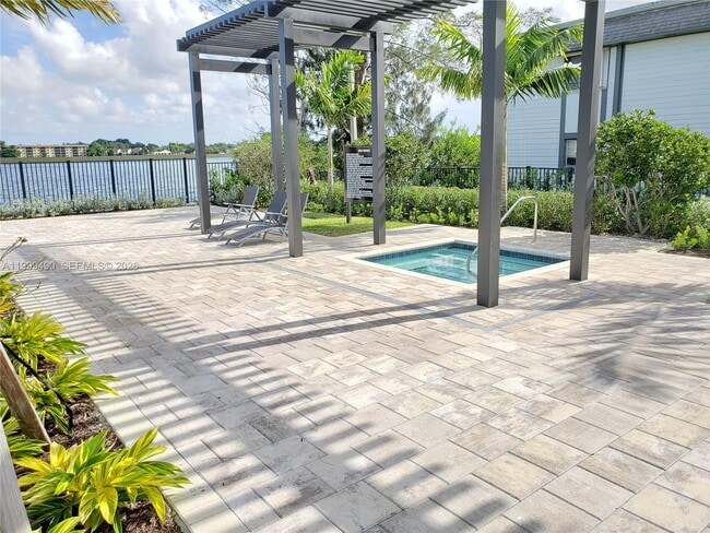 Building Photo - 949 NE 211th St