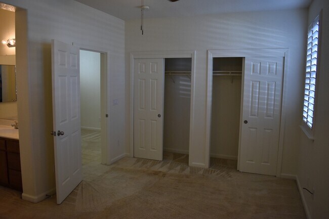 Building Photo - 2261 Pillsbury Rd