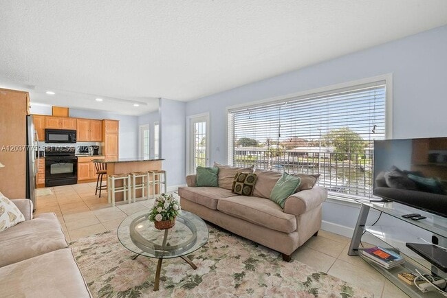 Building Photo - 23 Royal Palm Pl