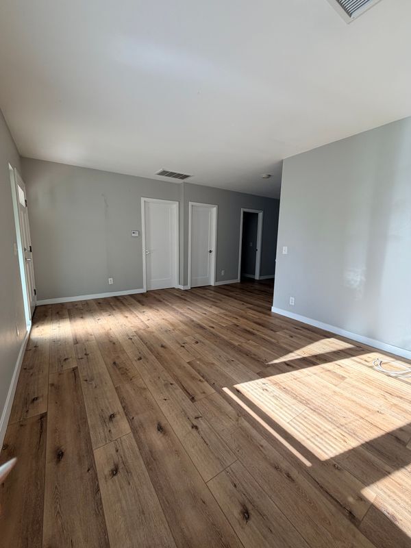 Building Photo - 4033 Linwood Pl