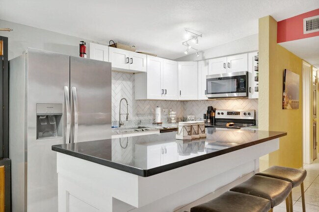 Building Photo - 5025 9th Ave S