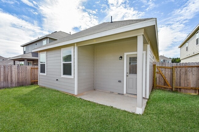 Building Photo - 14042 Chinook Dr