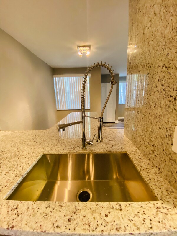 Building Photo - 2831 N Oakland Forest Dr