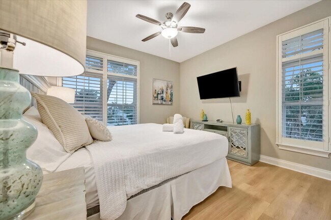 Building Photo - 6406 Gulf Dr