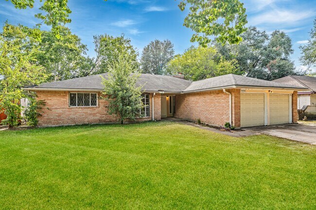 Building Photo - 11111 Longcommon Dr