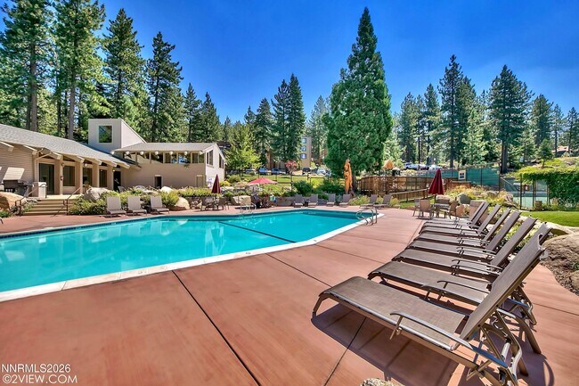 Building Photo - 215 Clubhouse Cir