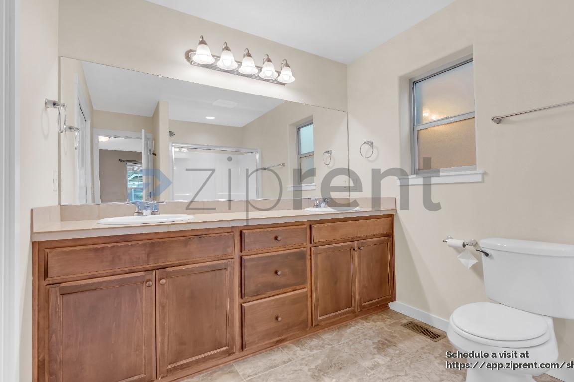 Building Photo - 17547 SW Vanguard Ln