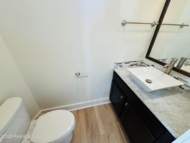 Building Photo - 113 Bayou St