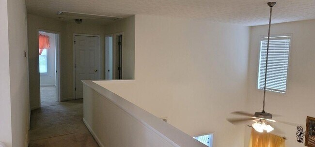 Building Photo - 731 Thompson Ridge Dr