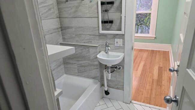 Building Photo - Charming 2 Bed, 1 Bath Home for Rent!