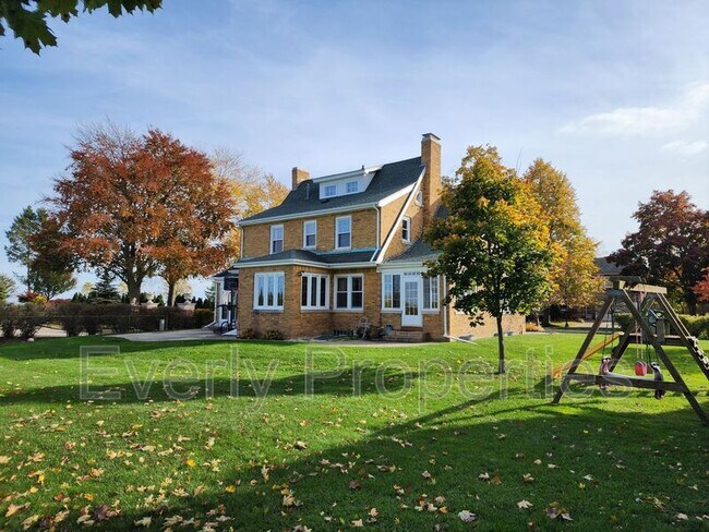 Building Photo - 120 68th Pl