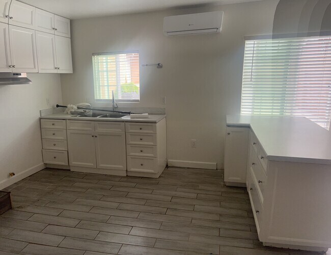 Building Photo - 1280 W 35th Pl