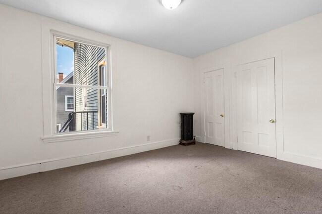 Building Photo - 113 E Main St