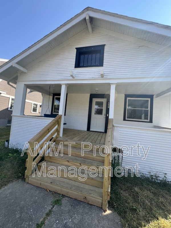 Building Photo - 2507 B Ave NE