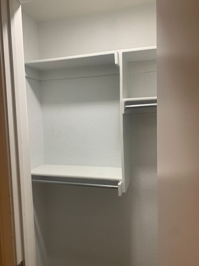 Building Photo - Renovated 3 Bedroom/ 1.5 Bath in Great Neighborhood