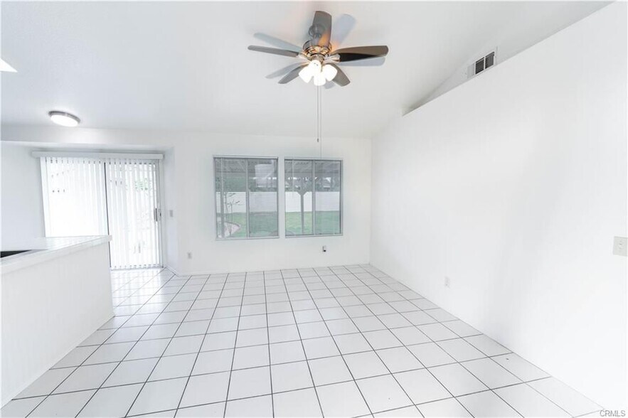 Building Photo - 443 S Tamarisk Ave