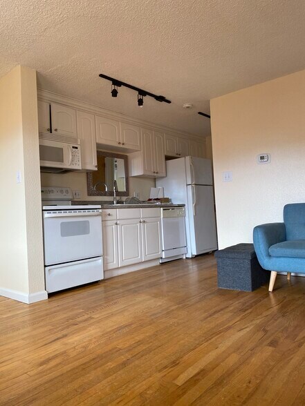 Building Photo - 148 S Emerson St