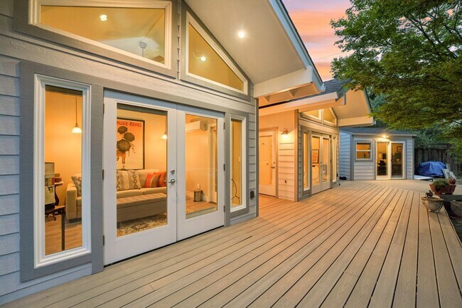 Building Photo - Single-Level Three-Bedroom Retreat in Napa...