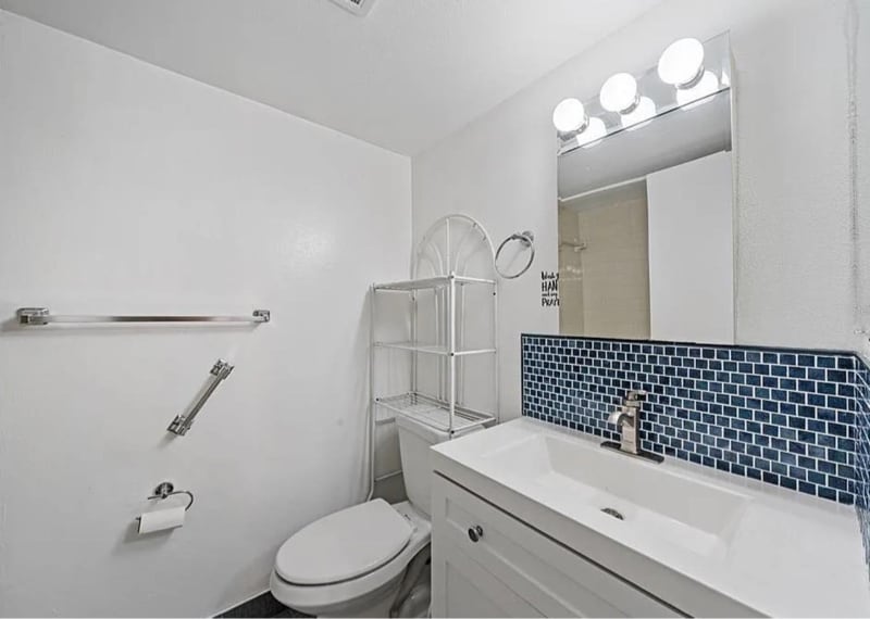 Building Photo - 5428 Larchmont Ct