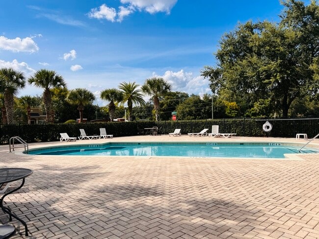 Building Photo - Gorgeous 3-bedroom, 2 1/2-bath End Unit To...