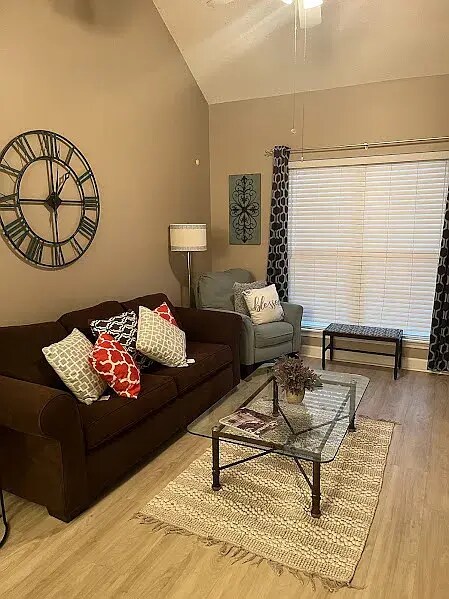 Building Photo - 102 Grey Oak Ct