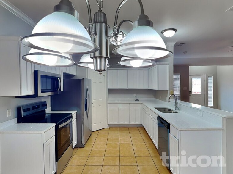 Building Photo - 100 Palomino Dr