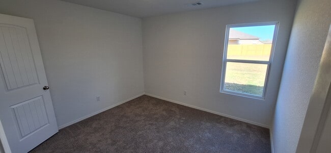 Building Photo - 38 10 Point Ln